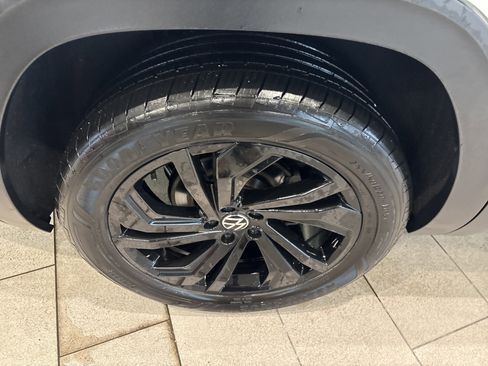 Used 2022 Volkswagen Atlas SE w/ Black Wheel Package image 17