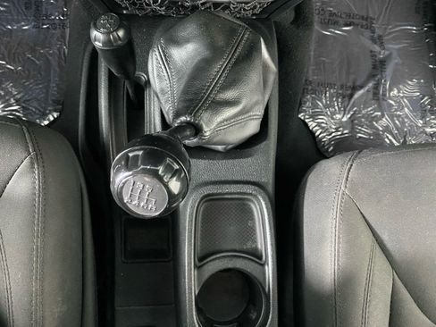 Used 2018 Jeep Wrangler Sport AWD/4WD image 19