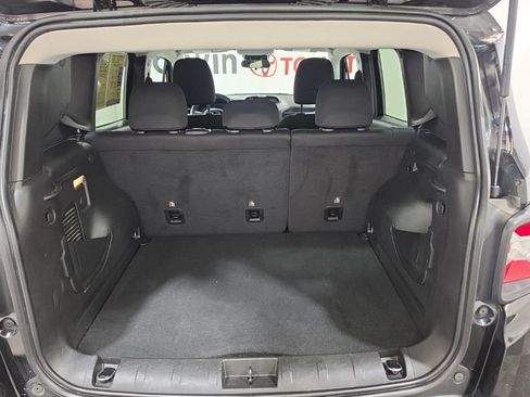 Used 2023 Jeep Renegade Latitude image 8