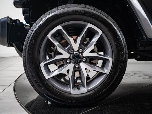 Used 2024 Jeep Wrangler Unlimited image 13