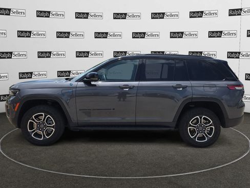 Used 2023 Jeep Grand Cherokee Trailhawk w/ Luxury Tech Group III AWD/4WD image 3