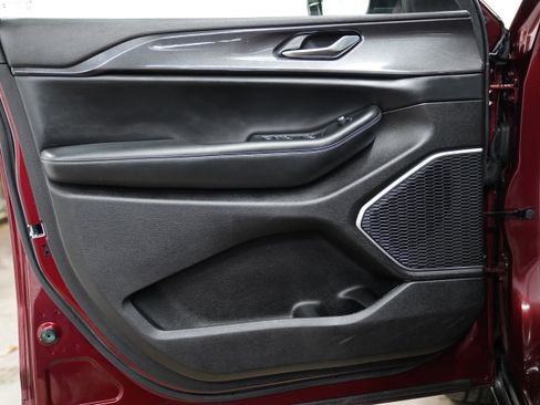 Used 2022 Jeep Grand Cherokee Altitude image 16