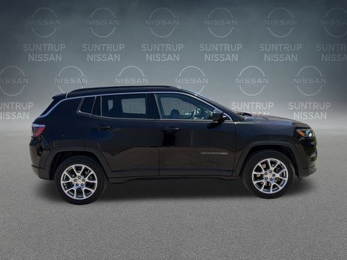 Used 2024 Jeep Compass Latitude AWD/4WD image 38