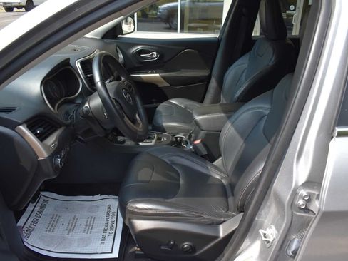 Used 2018 Jeep Cherokee Limited AWD/4WD image 10