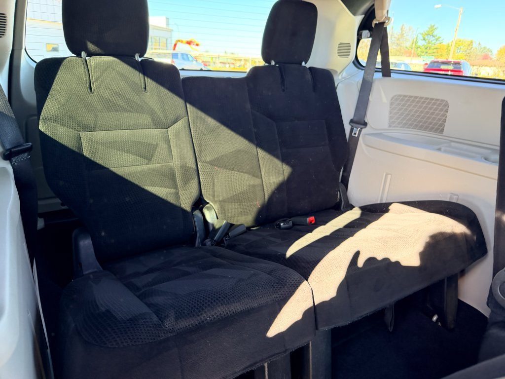 Used 2016 Dodge Grand Caravan SE FWD image 10