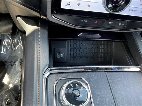 Used 2024 Ford Expedition Max Platinum AWD/4WD image 16