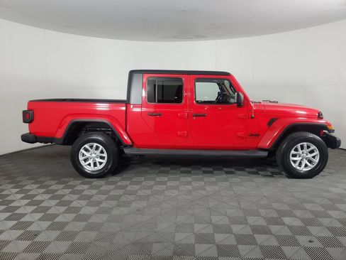 Used 2023 Jeep Gladiator Sport AWD/4WD image 3