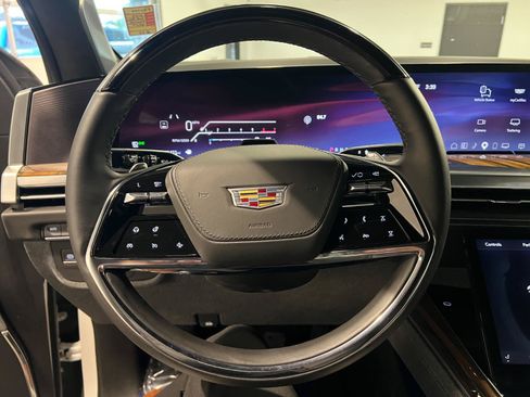 Used 2025 Cadillac Escalade ESV Sport Platinum AWD/4WD image 11