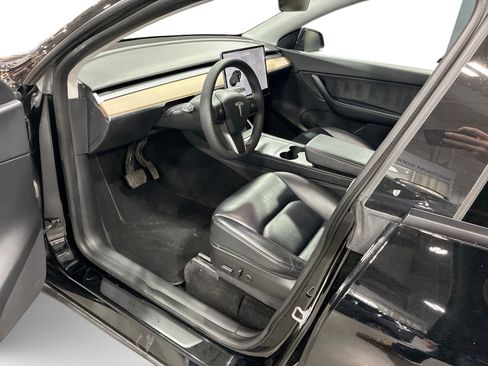 Certified 2022 Tesla Model Y Long Range AWD/4WD image 9
