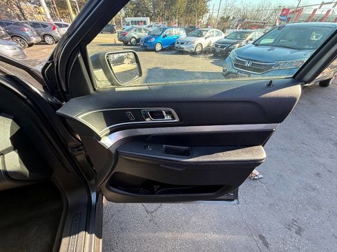 Used 2016 Ford Explorer XLT w/ Equipment Group 202A image 12