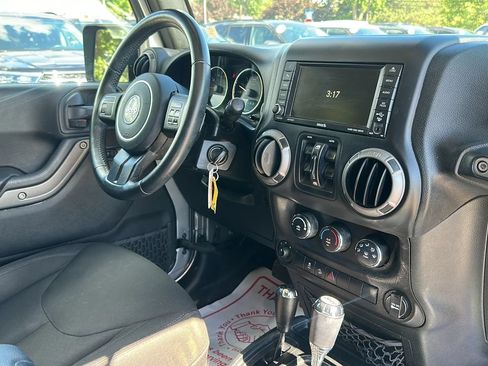 Used 2017 Jeep Wrangler Unlimited Sport w/ Quick Order Package 24S AWD/4WD image 19