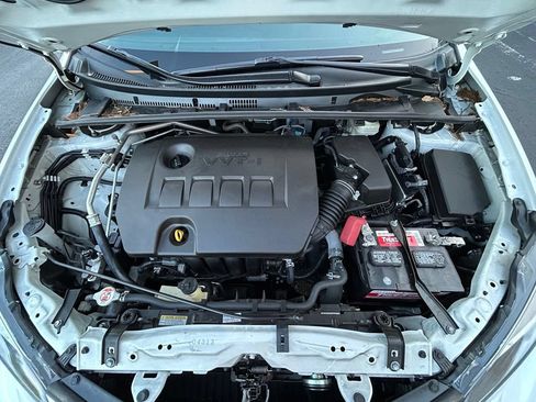 Used 2018 Toyota Corolla SE w/ SE Premium Package FWD image 12