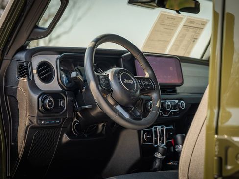 Used 2024 Jeep Wrangler Unlimited w/ Convenience Group image 20