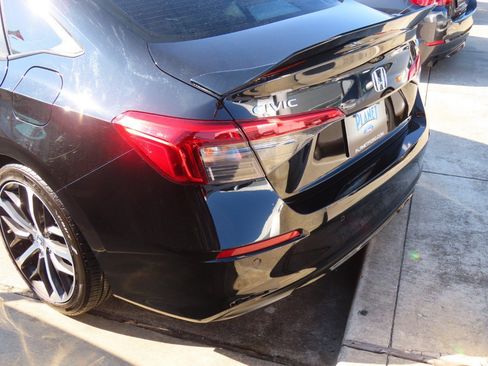 Used 2022 Honda Civic Touring image 13
