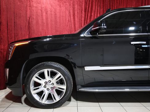 Used 2018 Cadillac Escalade Luxury image 5