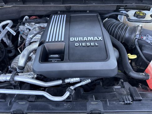 Used 2023 Chevrolet Silverado 1500 LTZ w/ Technology Package AWD/4WD image 5