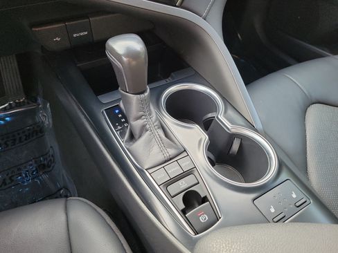 Used 2020 Toyota Camry XSE FWD image 23