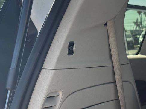 Used 2023 Chrysler Pacifica Touring-L FWD image 19
