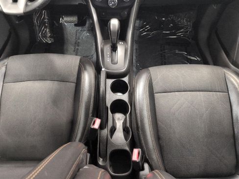 Used 2018 Chevrolet Trax LT w/ LT Convenience Package FWD image 16