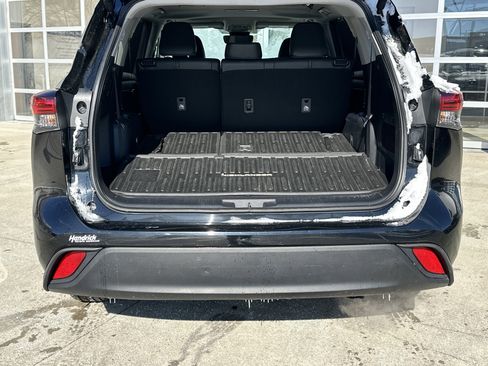 Certified 2024 Toyota Highlander XLE image 33