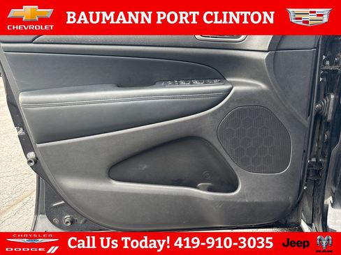 Used 2018 Jeep Grand Cherokee Laredo RWD image 10