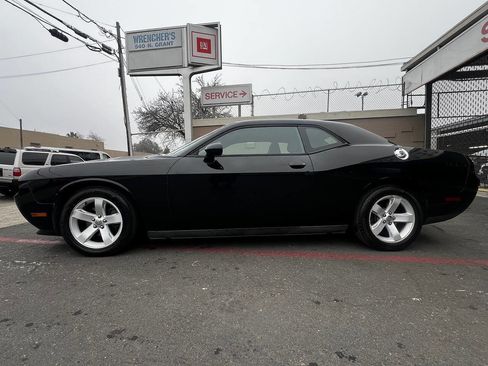 Used 2013 Dodge Challenger SXT image 5