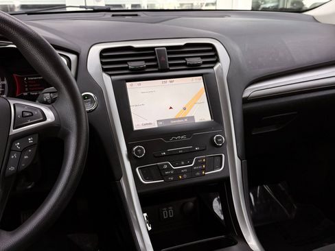 Used 2020 Ford Fusion SE FWD image 30