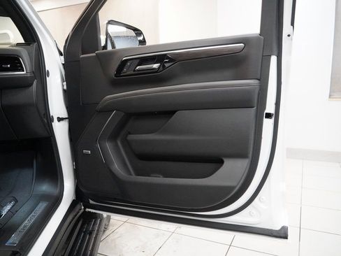 New 2025 Chevrolet Suburban Premier AWD/4WD image 29