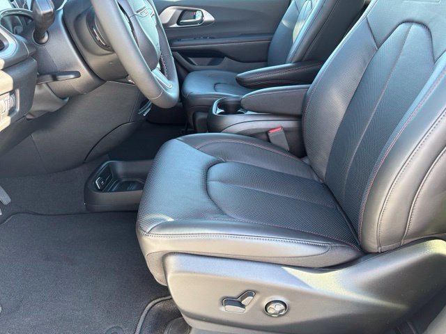 New 2027 Chrysler Pacifica Select FWD image 9