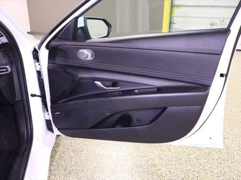 Used 2022 Hyundai Elantra Limited FWD image 40