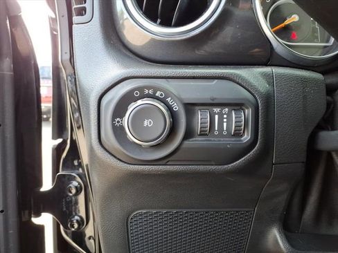 Used 2021 Jeep Wrangler Unlimited Sahara AWD/4WD image 16