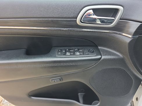 Used 2019 Jeep Grand Cherokee Limited image 12