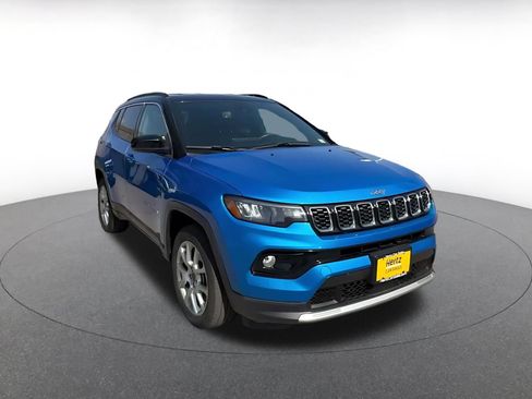 Used 2025 Jeep Compass Limited AWD/4WD image 3
