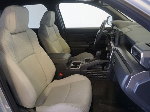 Used 2025 Toyota 4Runner SR5 AWD/4WD image 19