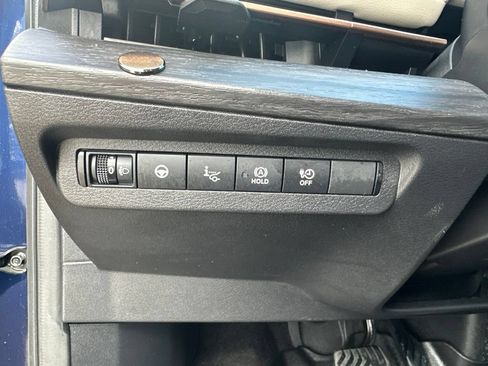 Used 2023 Nissan Ariya AWD image 14