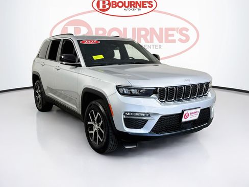 Used 2025 Jeep Grand Cherokee Limited AWD/4WD image 1