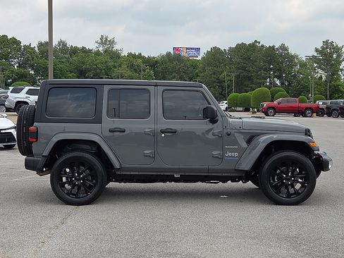 Used 2023 Jeep Wrangler Unlimited Sahara AWD/4WD image 6