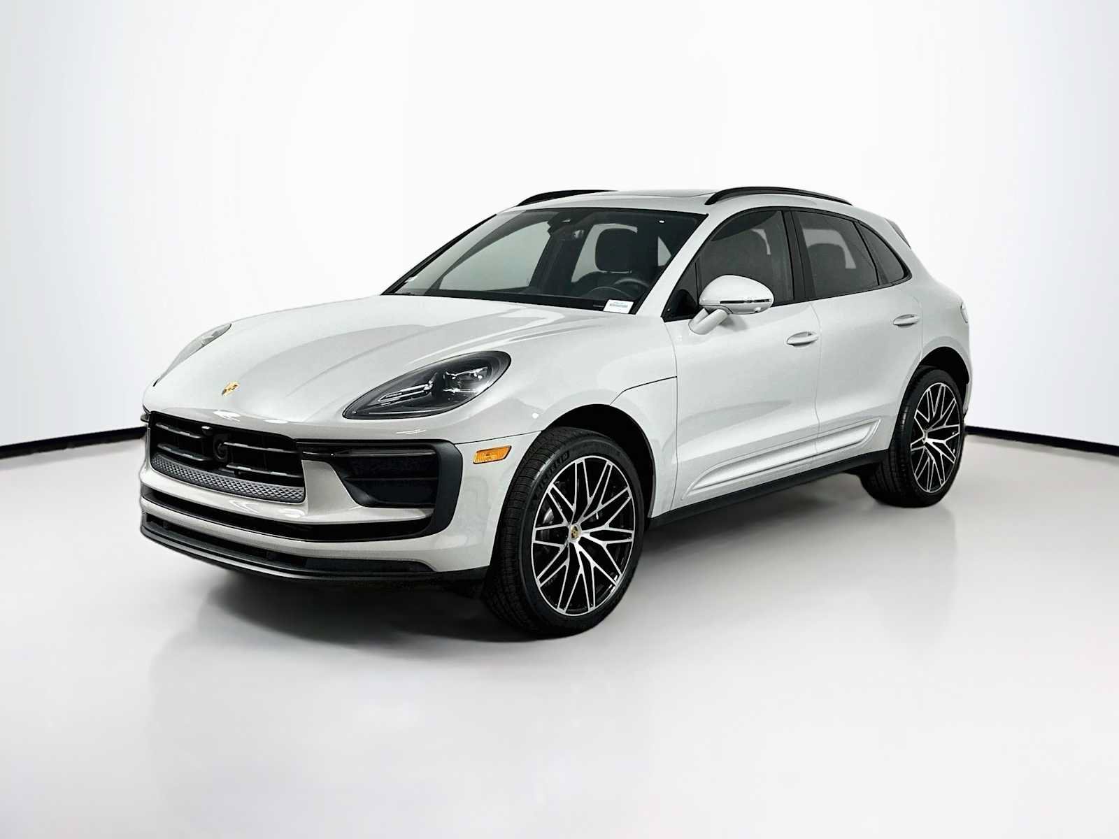 Used 2026 Porsche Macan AWD/4WD image 1