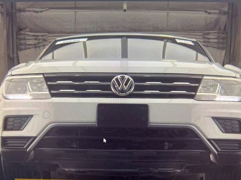 Used 2018 Volkswagen Tiguan S image 3