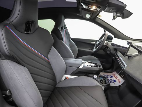 New 2026 BMW iX xDrive60 w/ M Sport Package image 31
