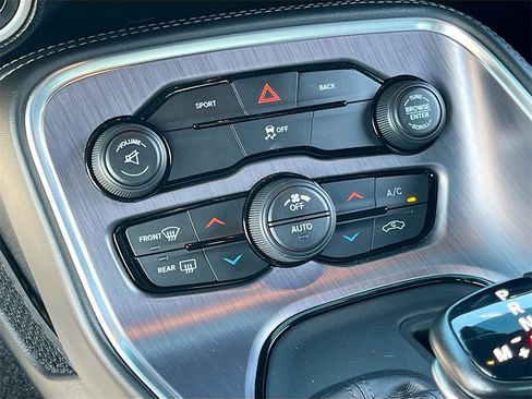 Certified 2015 Dodge Challenger SXT image 15