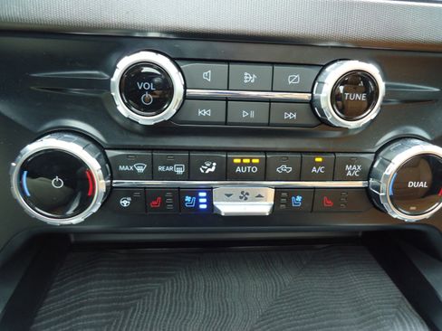 Used 2023 Ford F250 Platinum AWD/4WD image 22