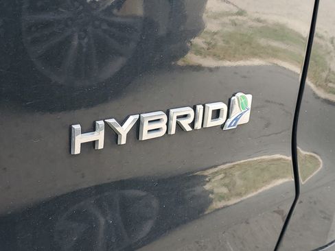 Used 2018 Ford Fusion SE w/ Equipment Group 602A FWD image 4