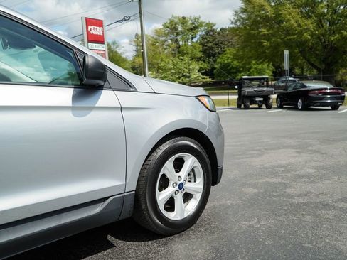 Used 2020 Ford Edge SE image 11