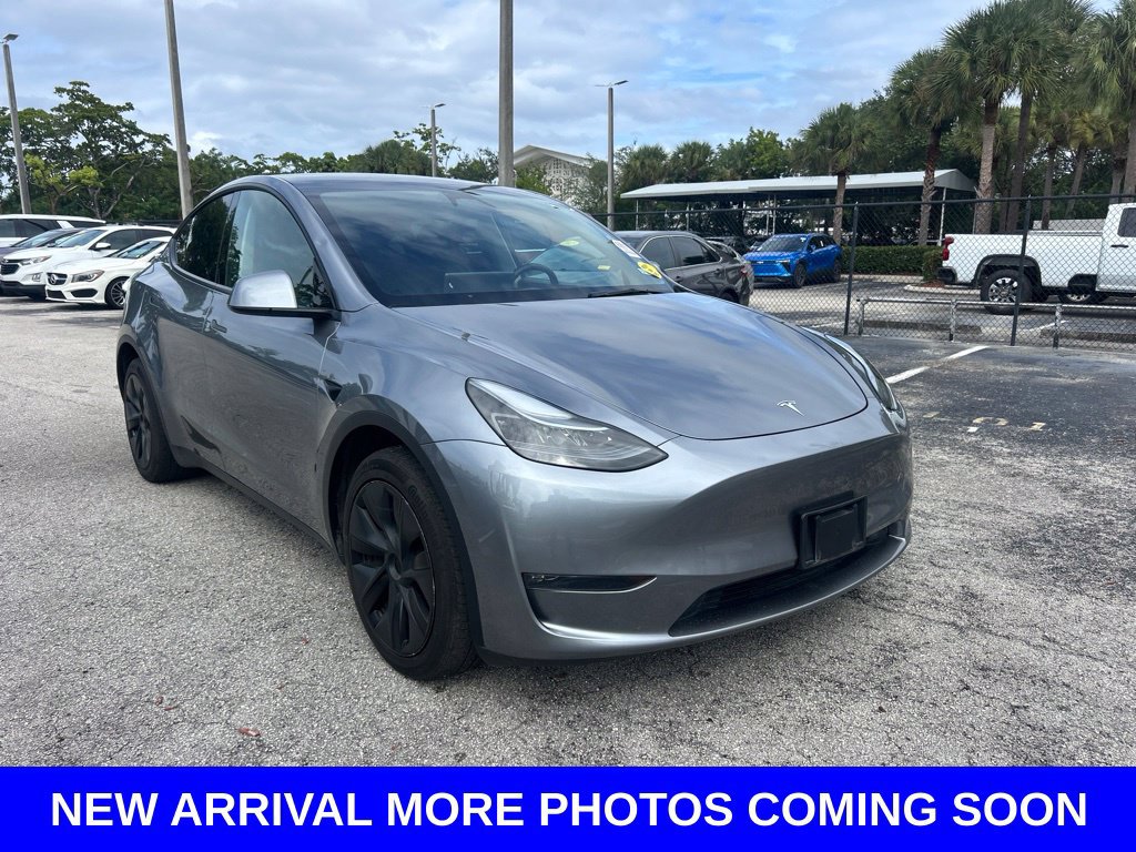 Used 2025 Tesla Model Y Long Range AWD/4WD image 1