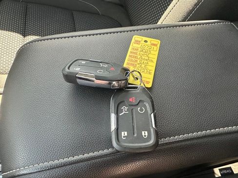 Used 2023 GMC Acadia SLE w/ Driver Convenience Package AWD/4WD image 8