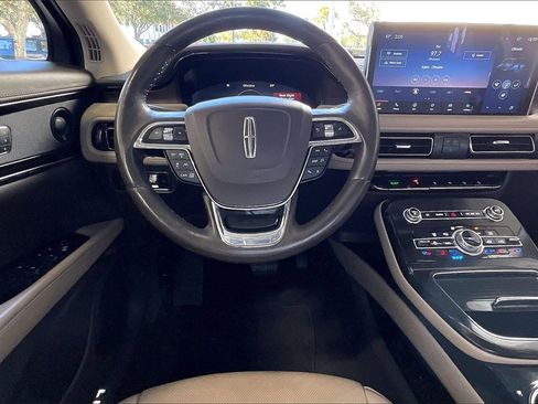 Used 2022 Lincoln Nautilus Reserve image 5
