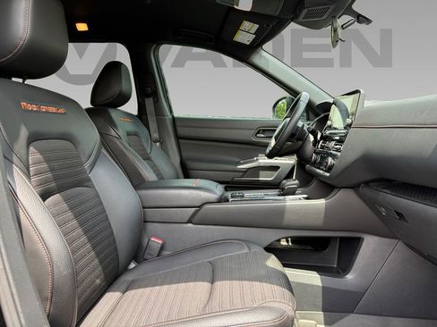 Used 2025 Nissan Pathfinder Rock Creek AWD/4WD image 10