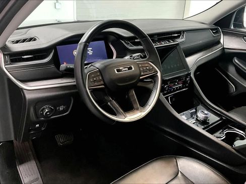 Used 2022 Jeep Grand Cherokee Limited image 2