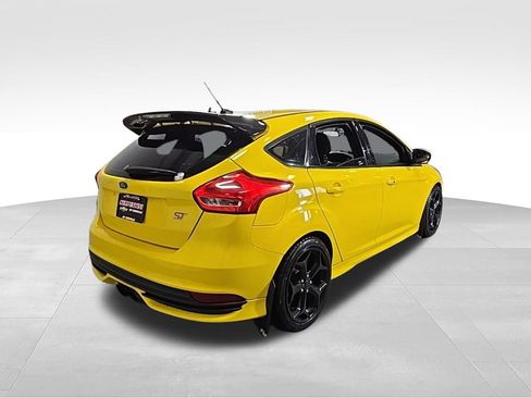 Used 2017 Ford Focus ST FWD image 7